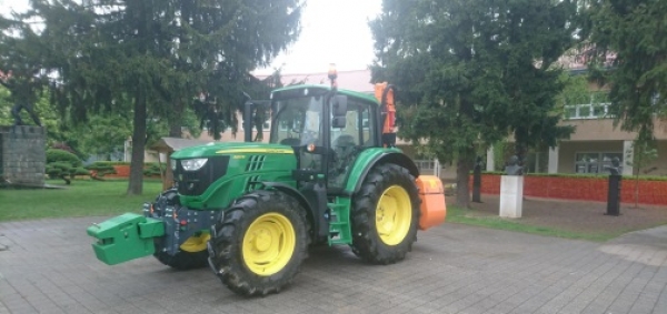 Nabavljen novi traktor za komunalno održavanje