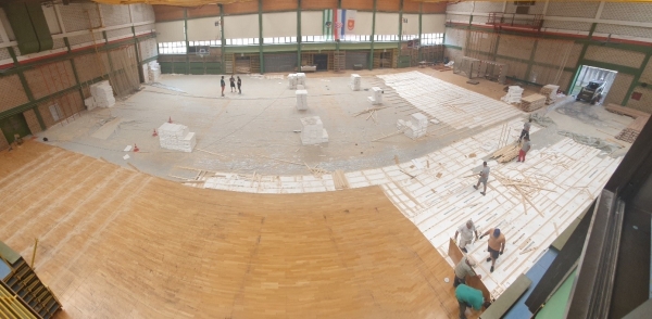 U tijeku radovi na obnovi sportskog poda u Sportskoj dvorani Sveti Ivan Zelina